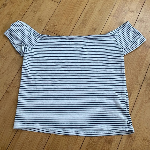 Pacsun off the shoulder shirt - Picture 2 of 3